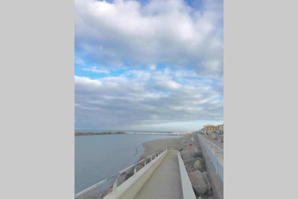 Apartamento Bilocale Sul Mare Marina Di Pisa Exterior foto